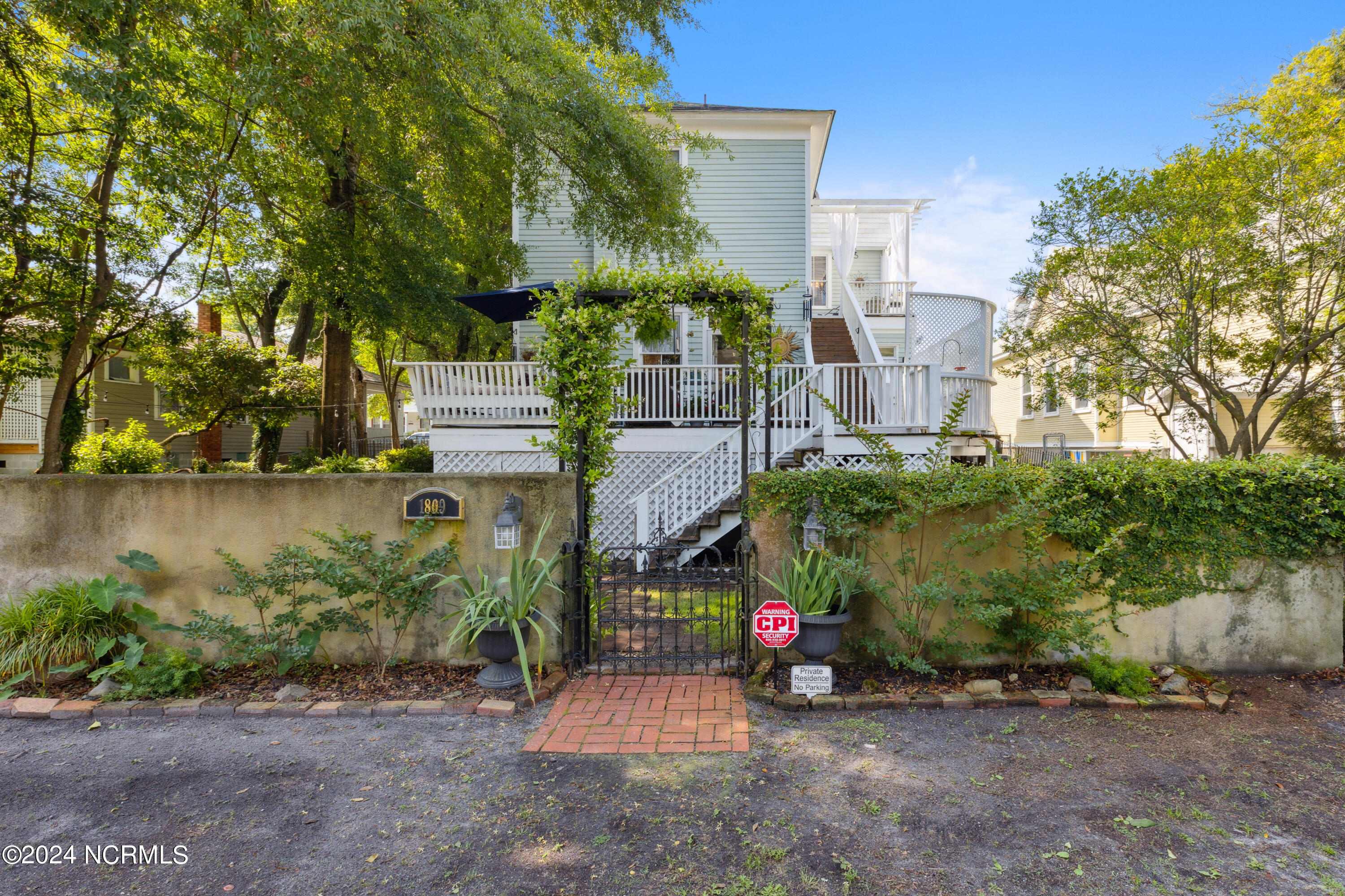 1809 Perry Avenue Wilmington, NC 28403 - Photo 42 of 44 alley parking entrance