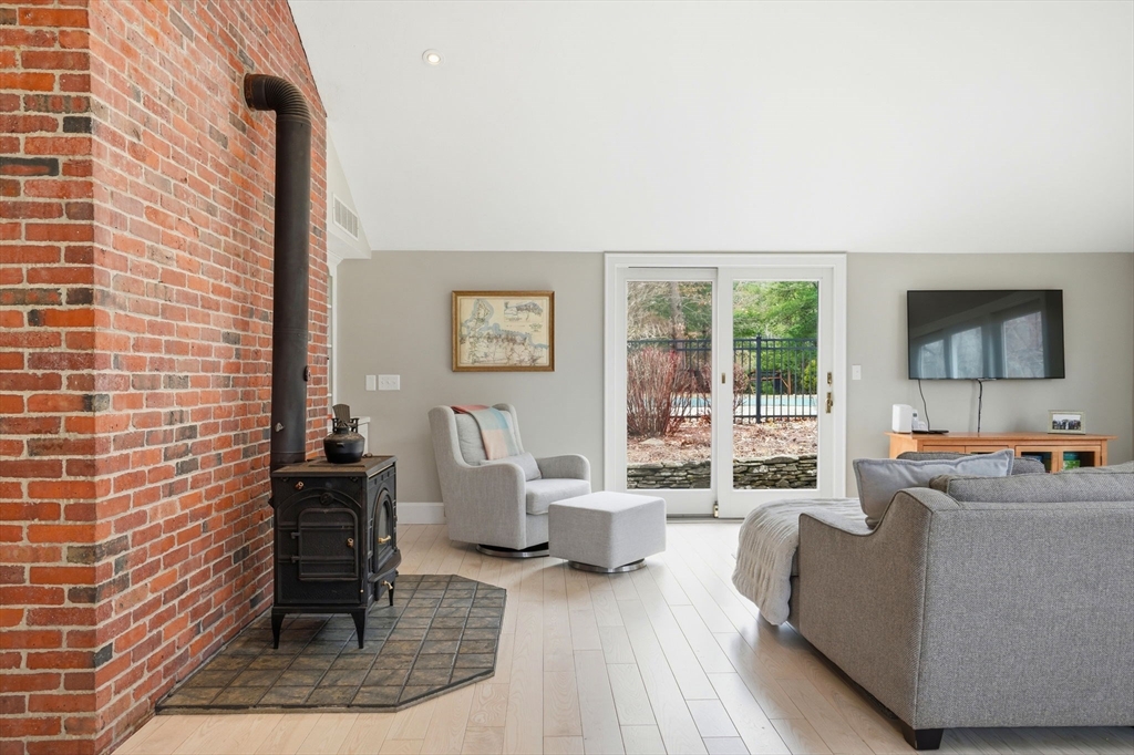 180 Chestnut Street Duxbury, MA 02332 - Photo 11 of 42