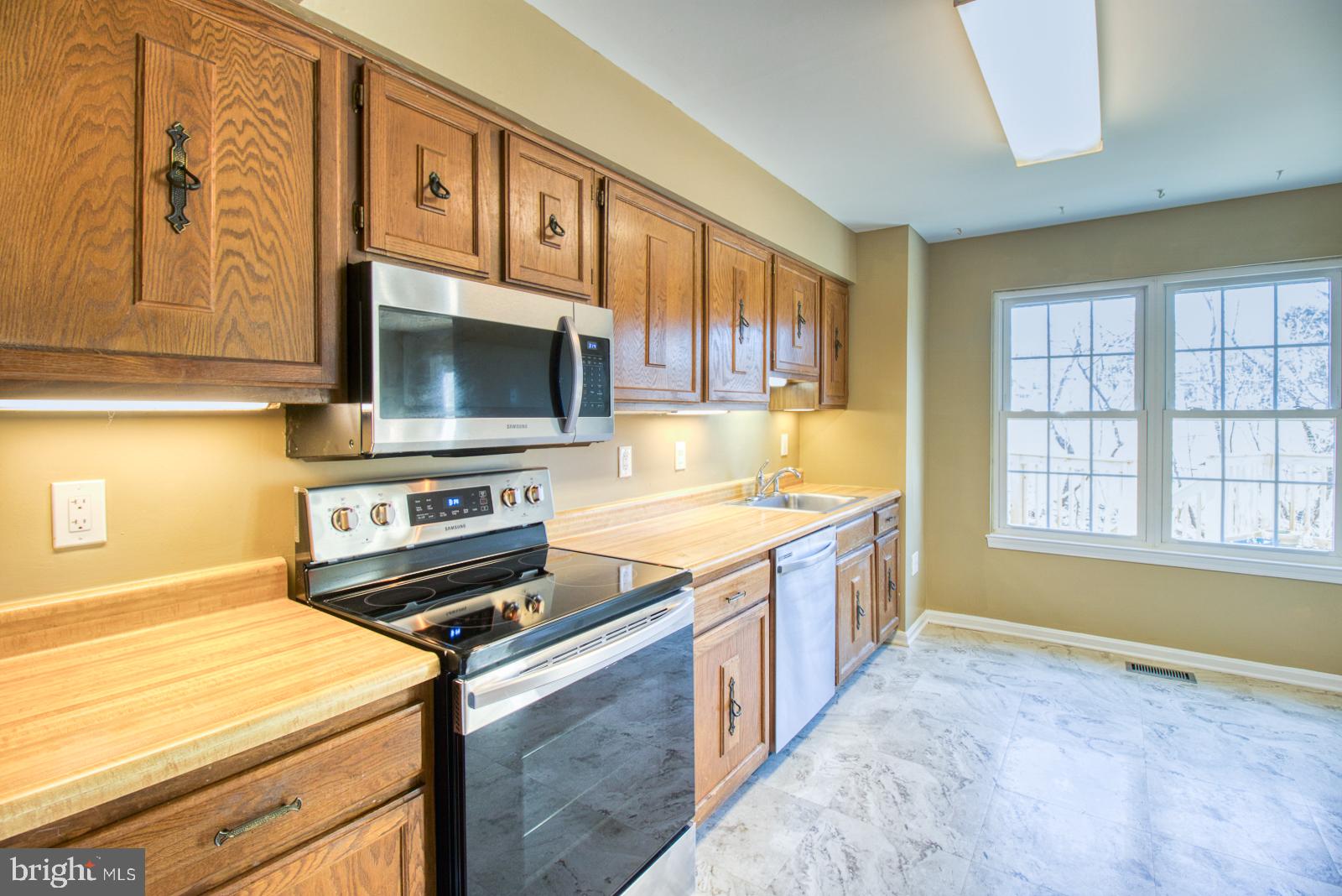 10340 Castlehedge Terrace Silver Spring, MD 20902 - Photo 11 of 62 Kitchen-New Appliances