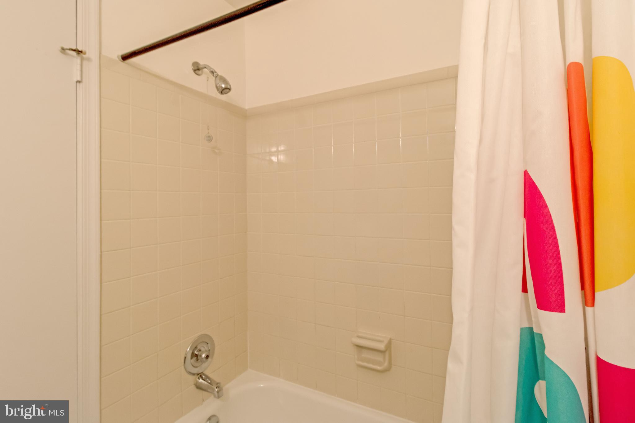 10340 Castlehedge Terrace Silver Spring, MD 20902 - Photo 32 of 62 2nd en suite Bathroom with tub