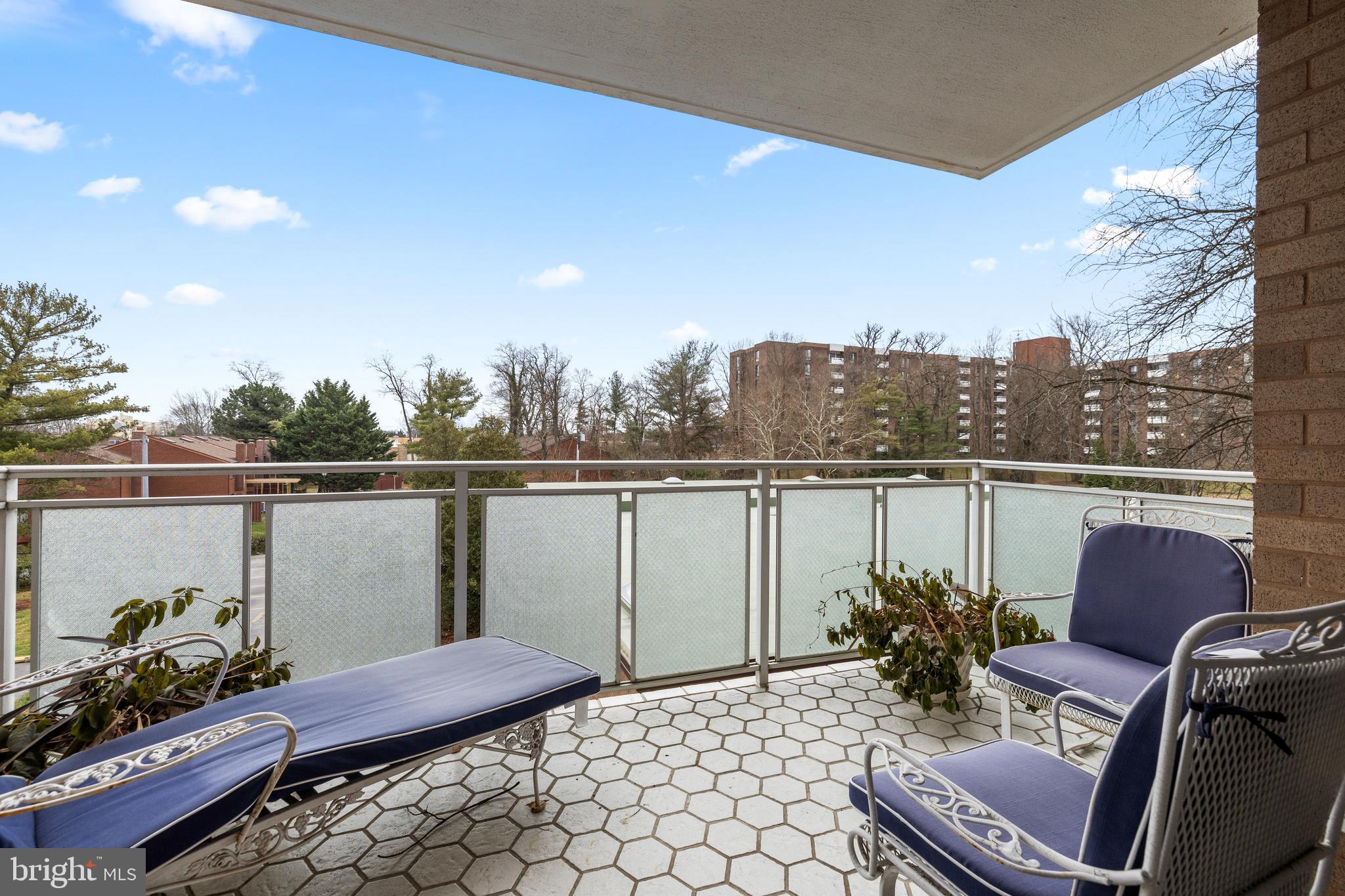 1 Slade Avenue, Unit 304 Baltimore, MD 21208 - Photo 38 of 44 a balcony with chairs and wooden floor