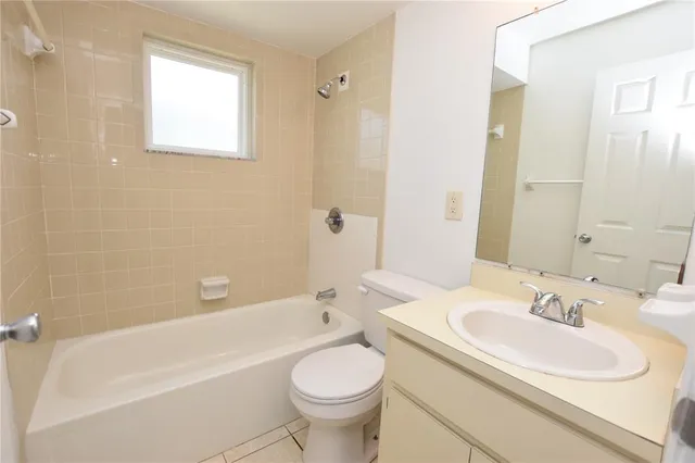 $1,100 | 1019 Buccaneer Drive, Lakeland, FL 33801