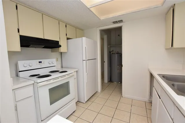 $1,100 | 1019 Buccaneer Drive, Lakeland, FL 33801