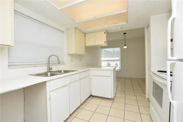 $1,100 | 1019 Buccaneer Drive, Lakeland, FL 33801