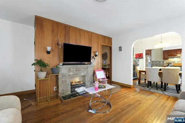 $750,000 | 330 Hickory Street, Kearny, NJ 07032