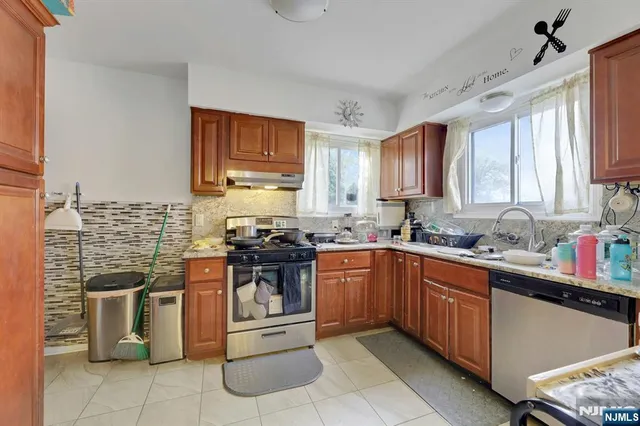 $750,000 | 330 Hickory Street, Kearny, NJ 07032