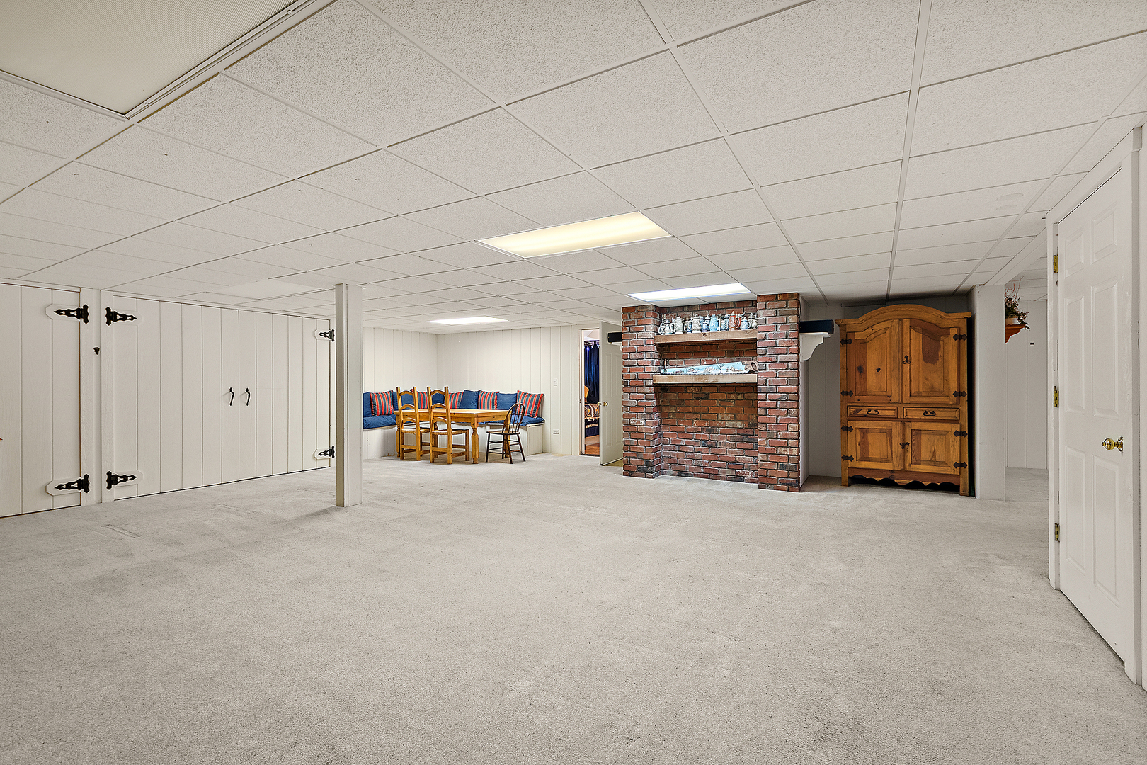 7860 West Steger Road Frankfort, IL 60423 - Photo 41 of 56 a view of an empty room with furniture