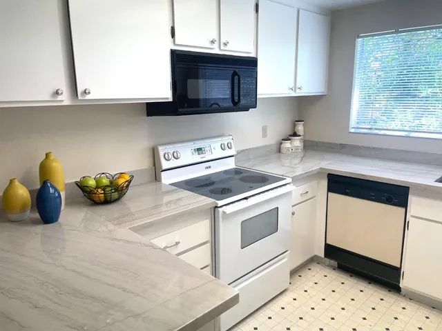 $999,888 | 1350 Merrivale West Square, San Jose, CA 95117