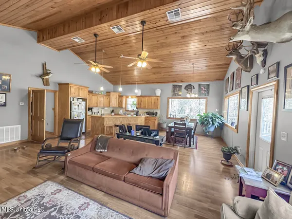 $760,000 | 13645 Highway 10, St. Francisville, LA 70775
