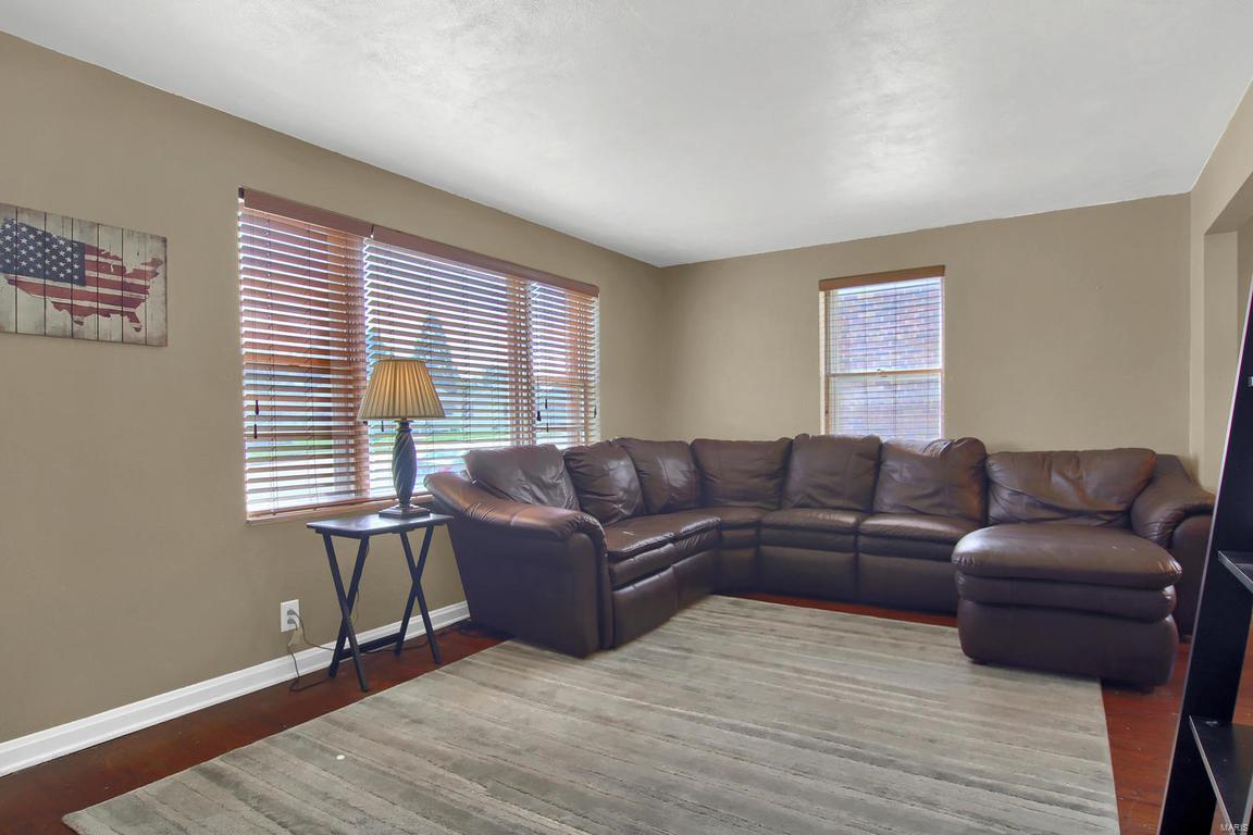 7827 Morgan Ford Road St. Louis, MO 63123 - Photo 4 of 24 Gallery Image 4