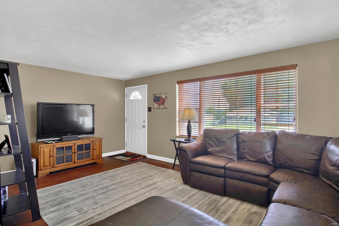 7827 Morgan Ford Road St. Louis, MO 63123 - Photo 5 of 24 Gallery Image 5