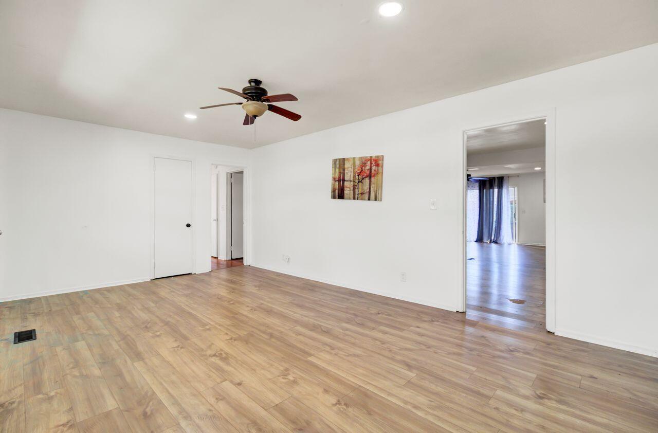 5809 Stewart Street Hanahan, SC 29410 - Photo 5 of 35 (7)