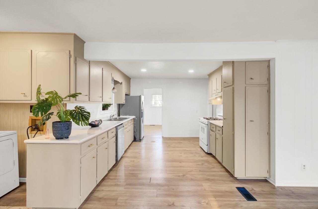 5809 Stewart Street Hanahan, SC 29410 - Photo 9 of 35 (11)