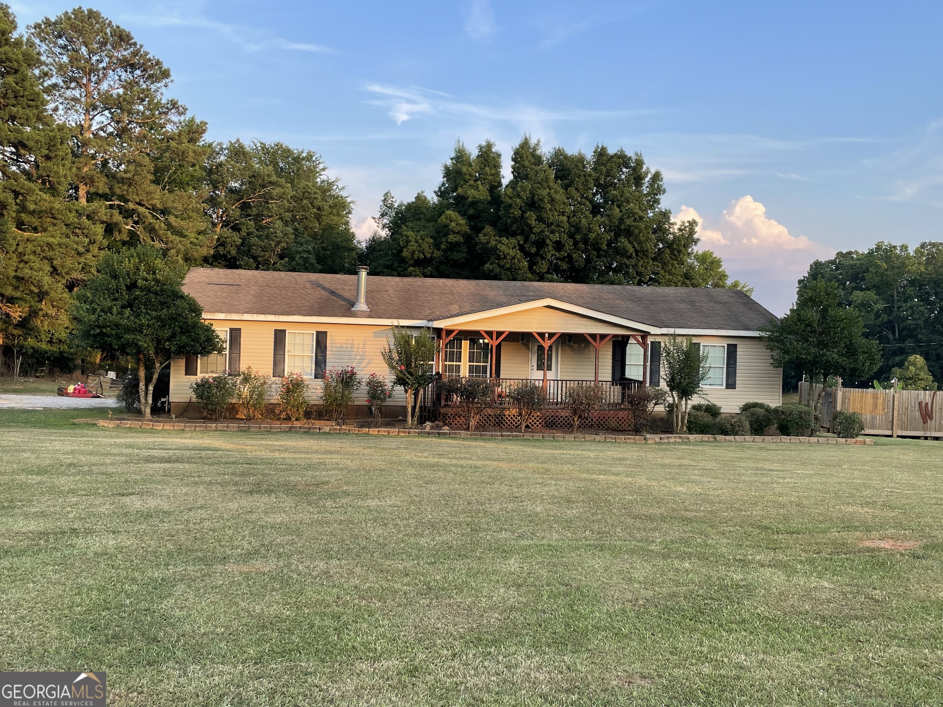 278 Center Hill School Road Union Point, GA 30669 - Photo 1 of 1 a front view of a house with garden