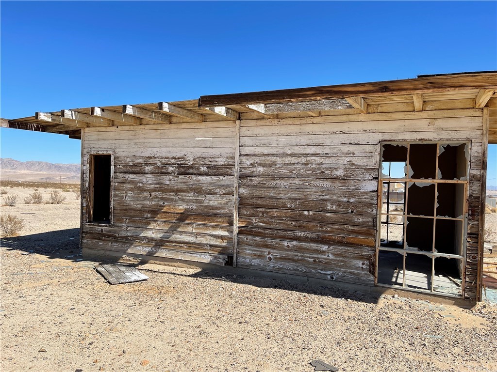 1082 Donavan Twentynine Palms, CA 92277 - Photo 3 of 8 a view of a terrace