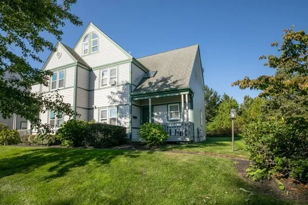 $3,200 | 61 Clinton Street, Unit C, Newport, RI 02840