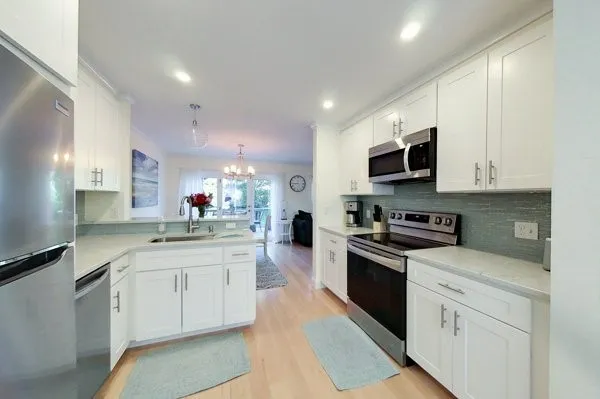 $3,200 | 61 Clinton Street, Unit C, Newport, RI 02840