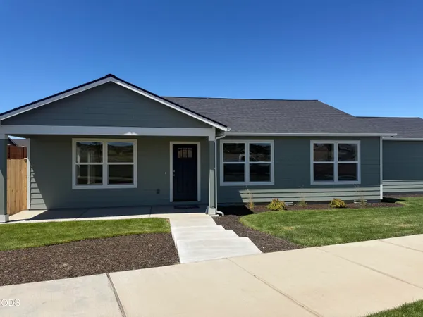 $374,950 | 639 Northeast Arnold Street, Unit 173, Madras, OR 97741