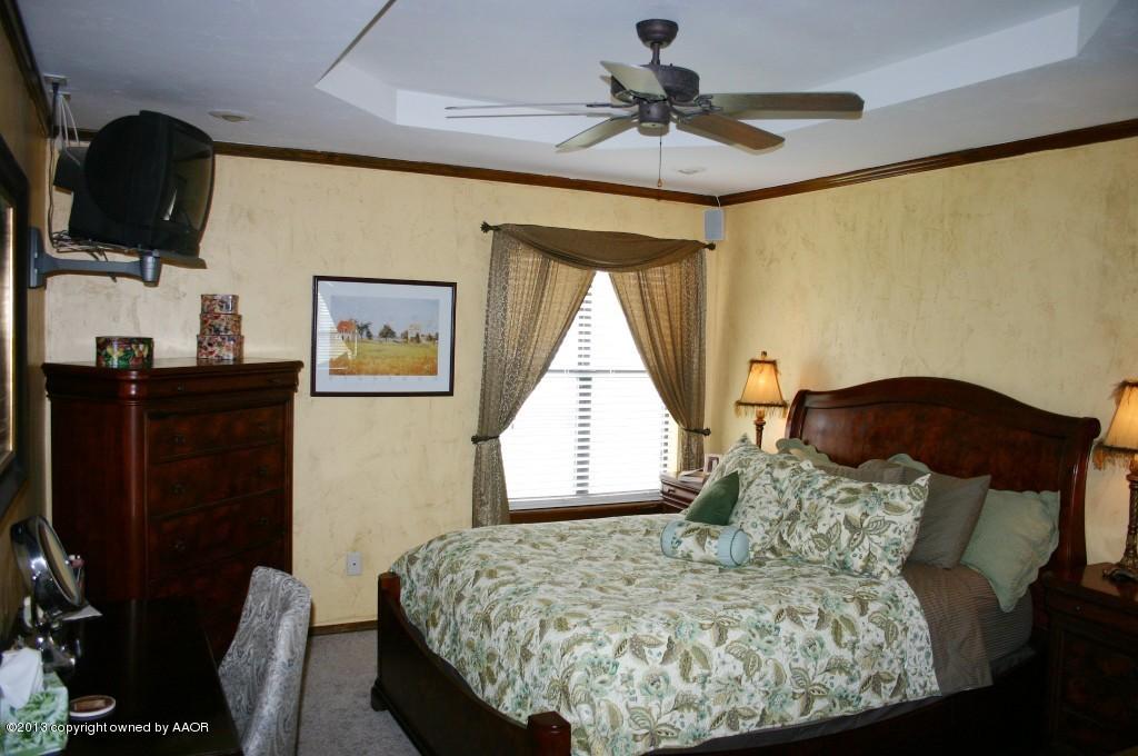 8307 Ranier Drive Amarillo, TX 79110 - Photo 18 of 37 a living room with furniture
