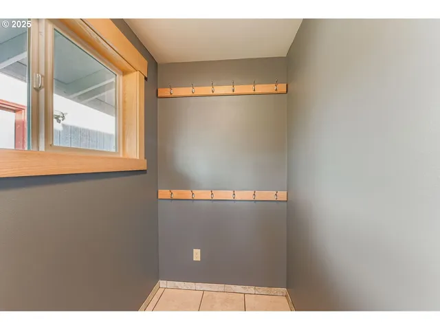 $585,000 | 5035 Southwest 184th Avenue, Beaverton, OR 97078