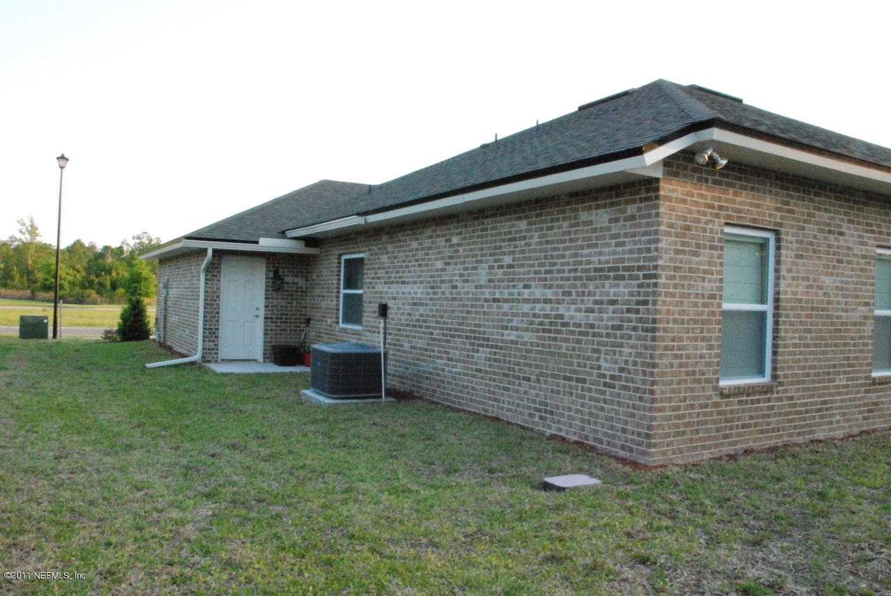 3928 Pipit Middleburg, FL 32068 - Photo 3 of 17 side garage door