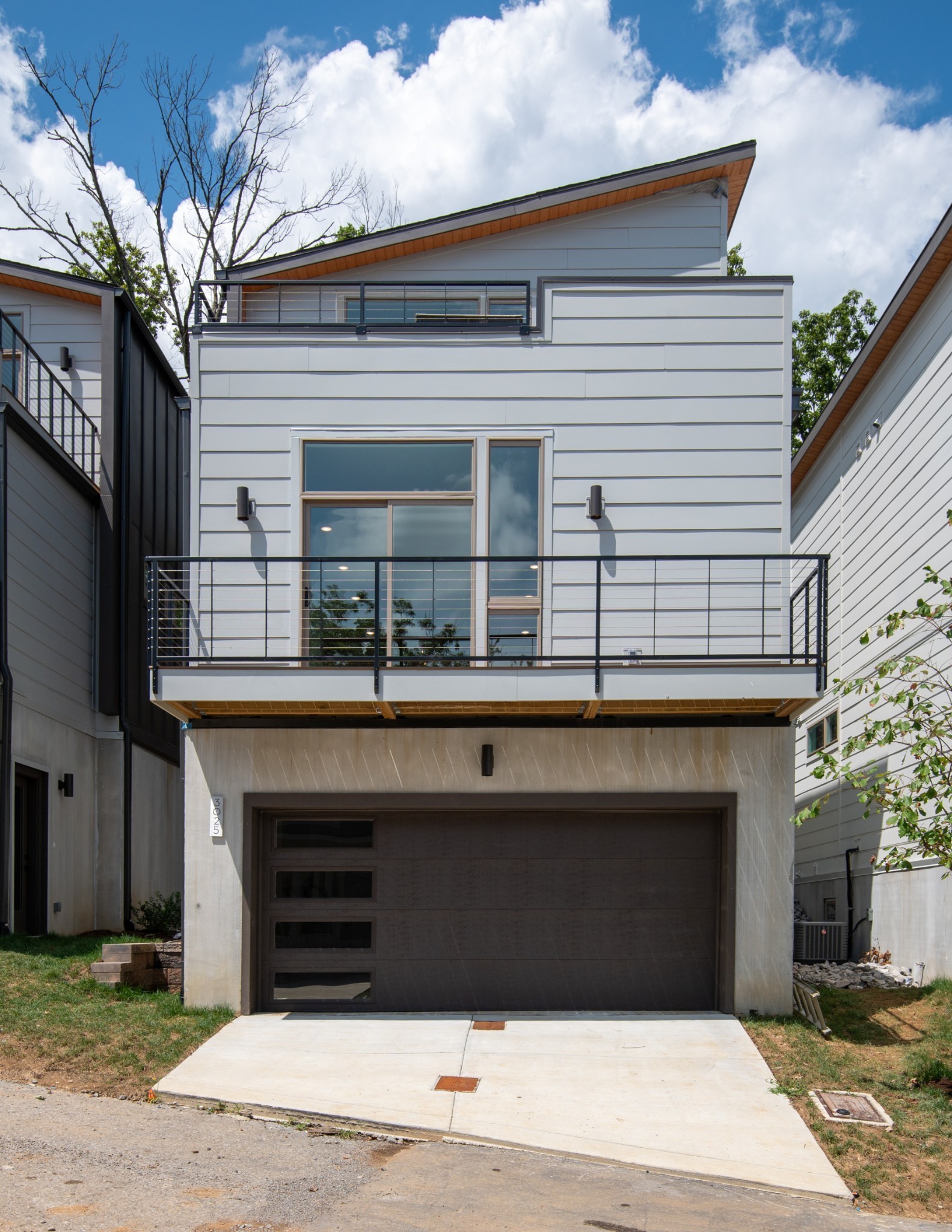 3019 Edwin Street Nashville, TN 37207 - Photo 46 of 51 a view of a building with a balcony