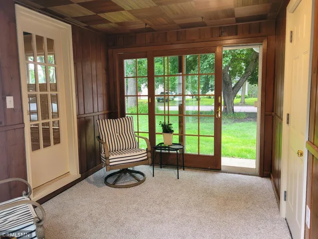 $260,000 | 905 Carver Street North, Winthrop, MN 55396