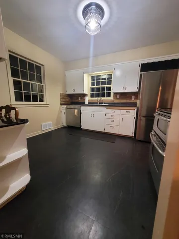 $260,000 | 905 Carver Street North, Winthrop, MN 55396