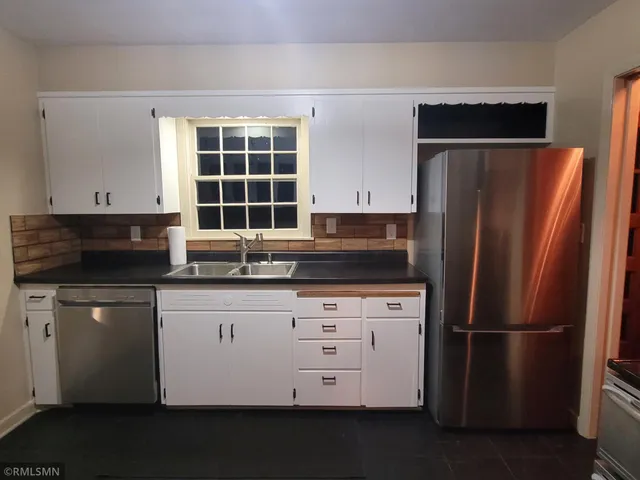 $260,000 | 905 Carver Street North, Winthrop, MN 55396