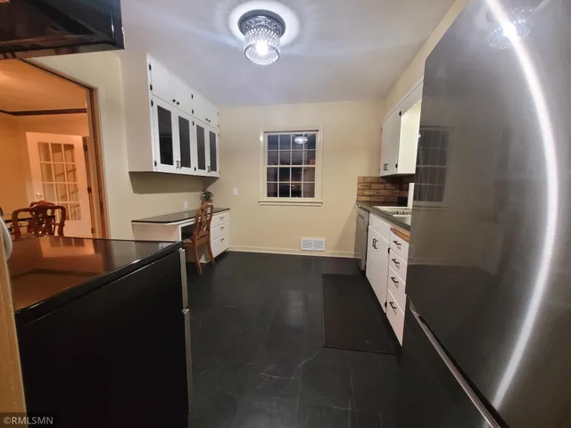 $260,000 | 905 Carver Street North, Winthrop, MN 55396