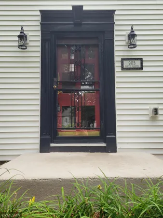 $260,000 | 905 Carver Street North, Winthrop, MN 55396