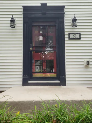 $260,000 | 905 Carver Street North, Winthrop, MN 55396