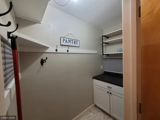 $260,000 | 905 Carver Street North, Winthrop, MN 55396