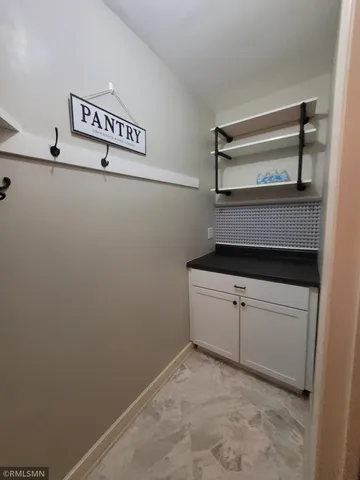 $260,000 | 905 Carver Street North, Winthrop, MN 55396