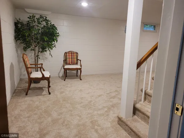 $260,000 | 905 Carver Street North, Winthrop, MN 55396
