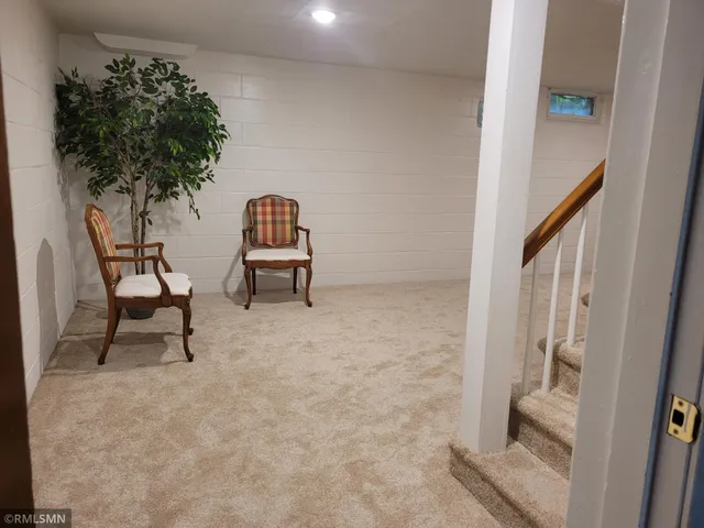 $260,000 | 905 Carver Street North, Winthrop, MN 55396