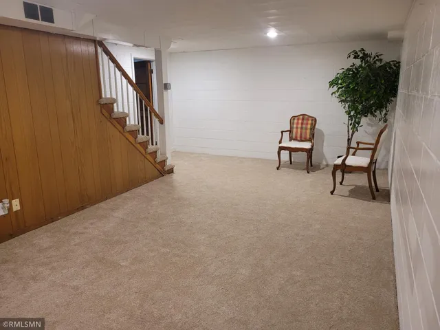 $260,000 | 905 Carver Street North, Winthrop, MN 55396