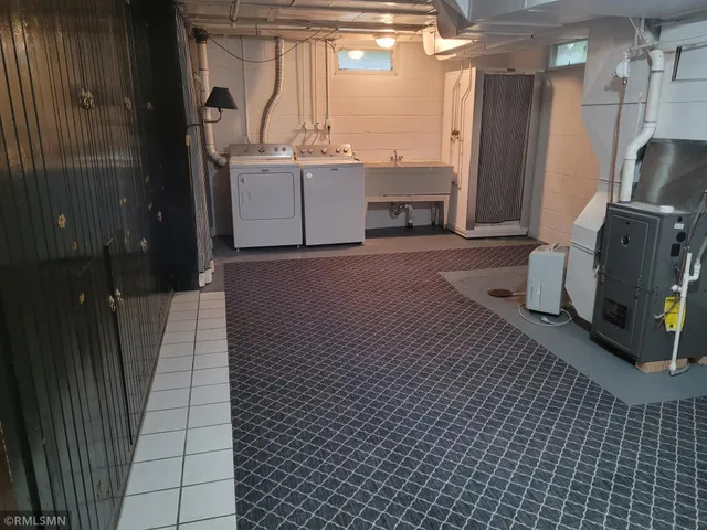 $260,000 | 905 Carver Street North, Winthrop, MN 55396