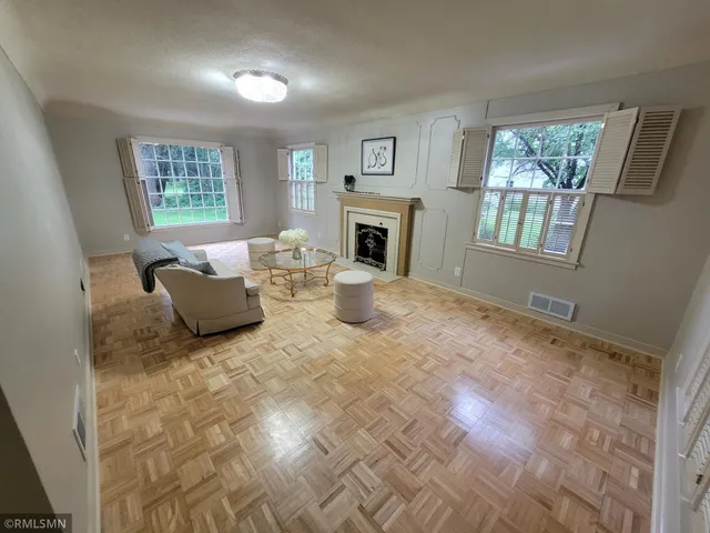 $260,000 | 905 Carver Street North, Winthrop, MN 55396