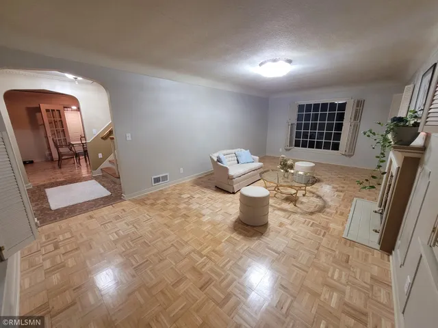 $260,000 | 905 Carver Street North, Winthrop, MN 55396