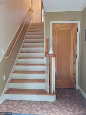 $260,000 | 905 Carver Street North, Winthrop, MN 55396