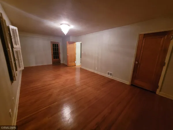 $260,000 | 905 Carver Street North, Winthrop, MN 55396