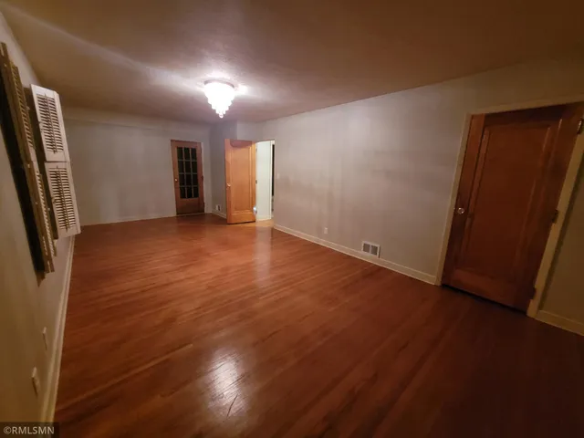 $260,000 | 905 Carver Street North, Winthrop, MN 55396