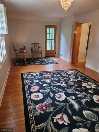 $260,000 | 905 Carver Street North, Winthrop, MN 55396