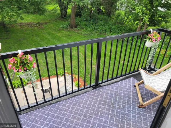 $260,000 | 905 Carver Street North, Winthrop, MN 55396