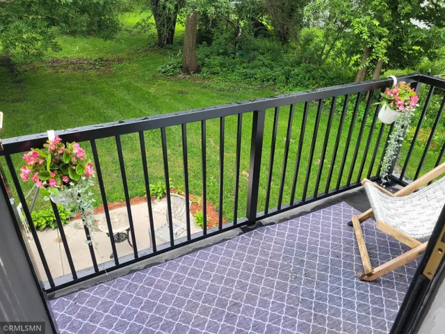 $260,000 | 905 Carver Street North, Winthrop, MN 55396