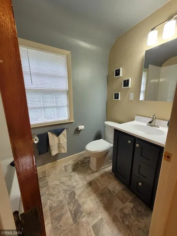 $260,000 | 905 Carver Street North, Winthrop, MN 55396