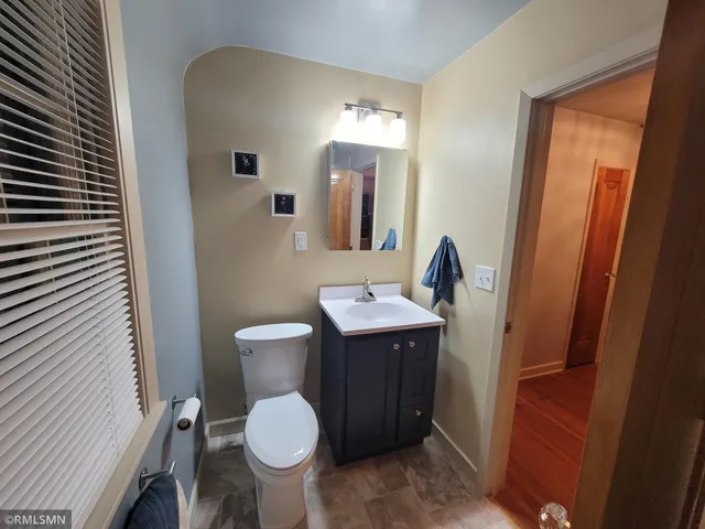 $260,000 | 905 Carver Street North, Winthrop, MN 55396