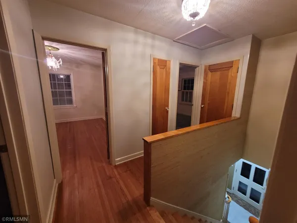 $260,000 | 905 Carver Street North, Winthrop, MN 55396