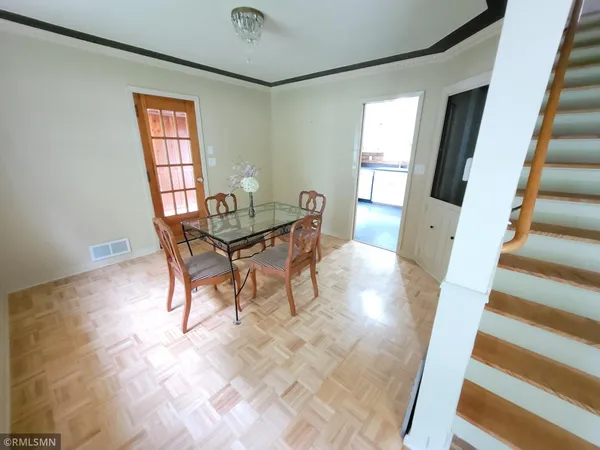 $260,000 | 905 Carver Street North, Winthrop, MN 55396